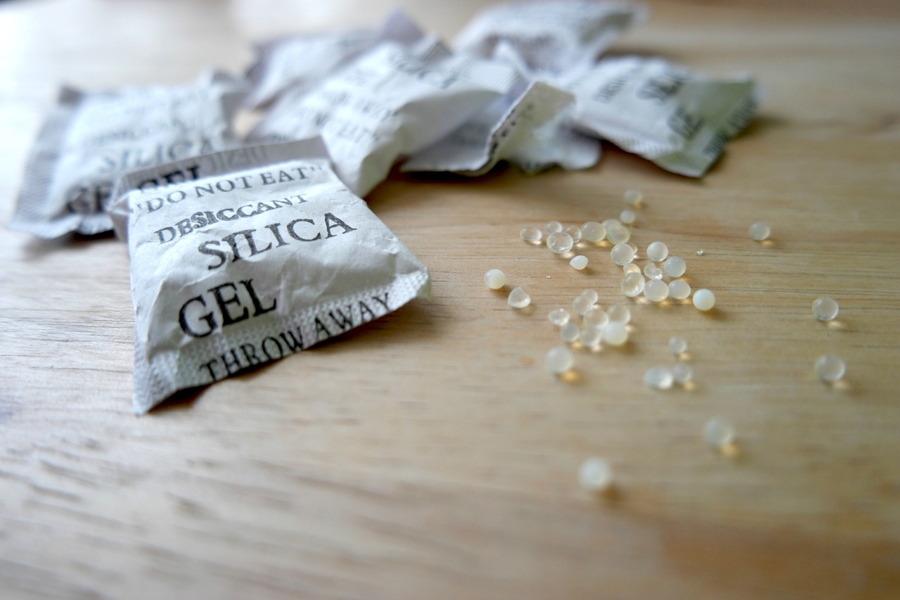 Clever Ways To Use Silica Gel As A Moisture Absorber! 