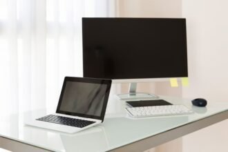 How to use a laptop with a secondary monitor?