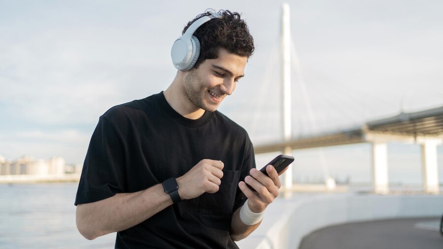 Check Out the Quality And Updated Design Of Bluetooth Headphones
