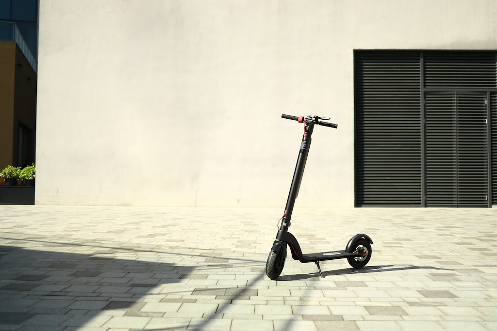 Mastering the Basics: A Beginner’s Guide to Electric Scooter Riding