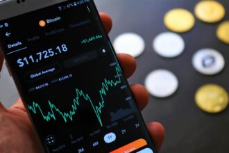 How Does a Trading App Put the Market in Your Hands?