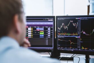 Maximizing Returns: The Role of Your Trading Computer