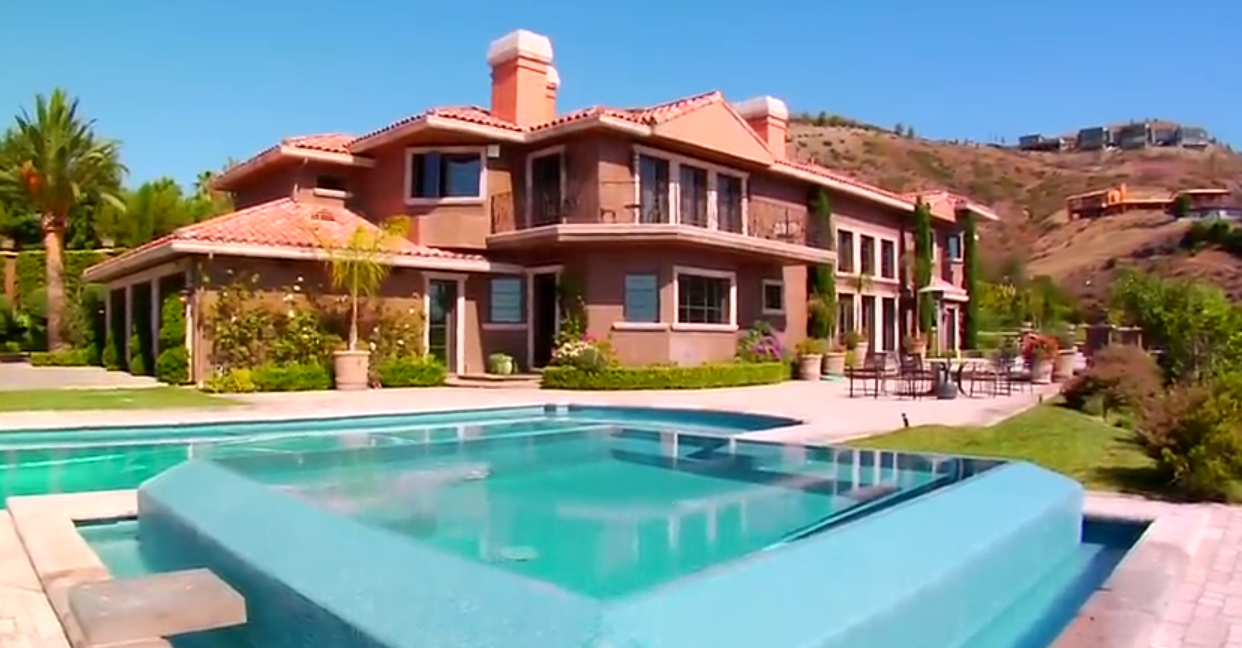 Passages Malibu Logo